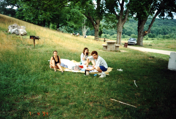 Vadik_Nadia_Ira_picnic